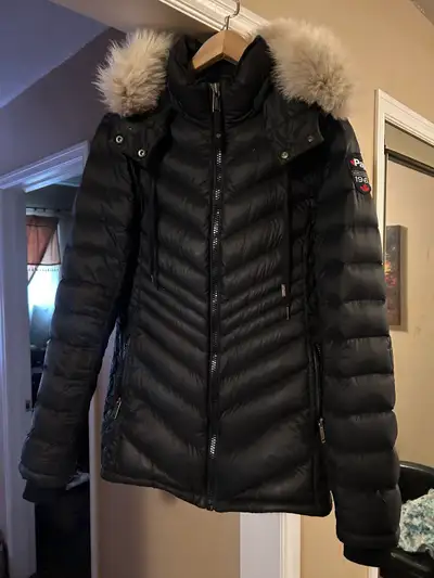 Good used conditions Size L (fits more m) Clean Real fur Down Warm Smoke free house
