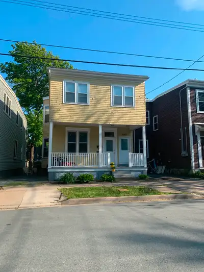 4 bedroom 1 bath for rent- perfect for students!