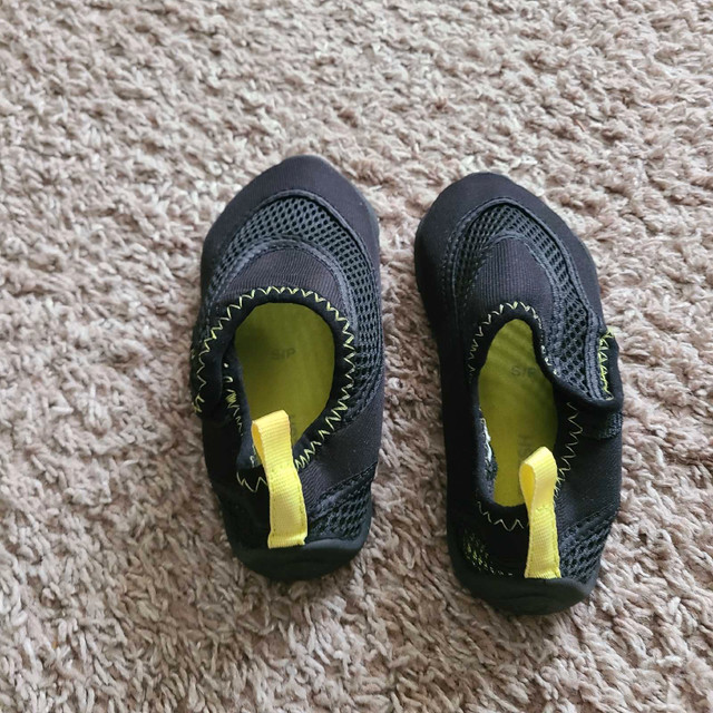 Free Toddlers Water Shoes in Free Stuff in Edmonton