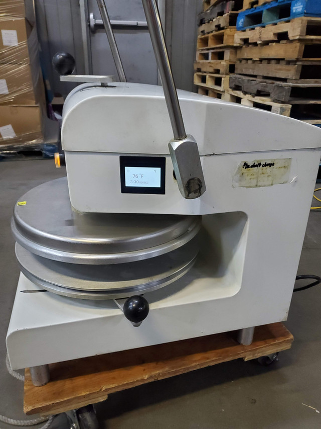 DoughXpress DXM-W 18" Manual Heavy Duty Pizza Dough Press - 120V in Other Business & Industrial in Calgary - Image 2