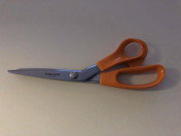 Fiskars 8” Pinking Shears