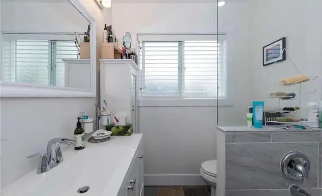 3 beds 1 bath walking to UVic in Room Rentals & Roommates in Victoria - Image 7