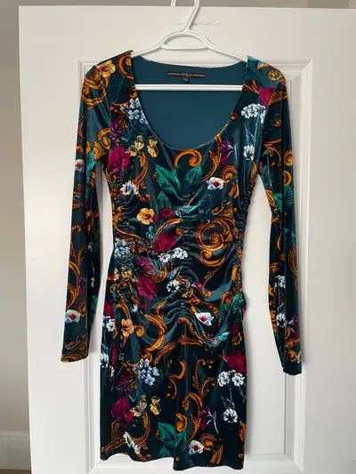 Guess long sleeve velvet dress size small , View more