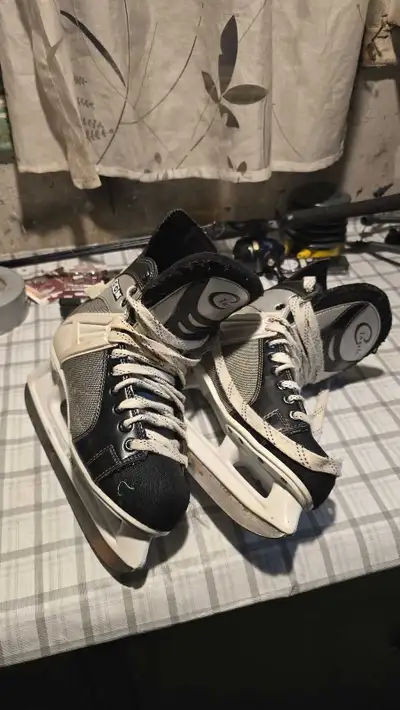 Adult Hockey Skates – Approx. Size US 9–9.5 (EU 43), View more