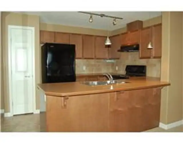 Okotoks Mesa 1 bdrm condo, heated parking, laundry, lake access