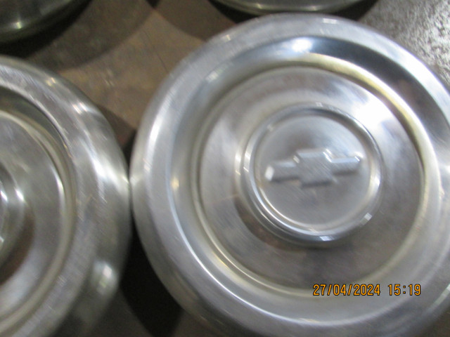 6 vega / monza hubcaps in Other Parts & Accessories in Hamilton - Image 3