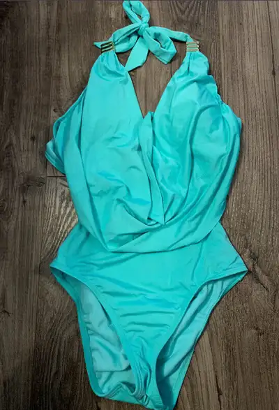 Size small aqua blue bar111 swimsuit in aqua also have it in black also size small, ordered from Nor...