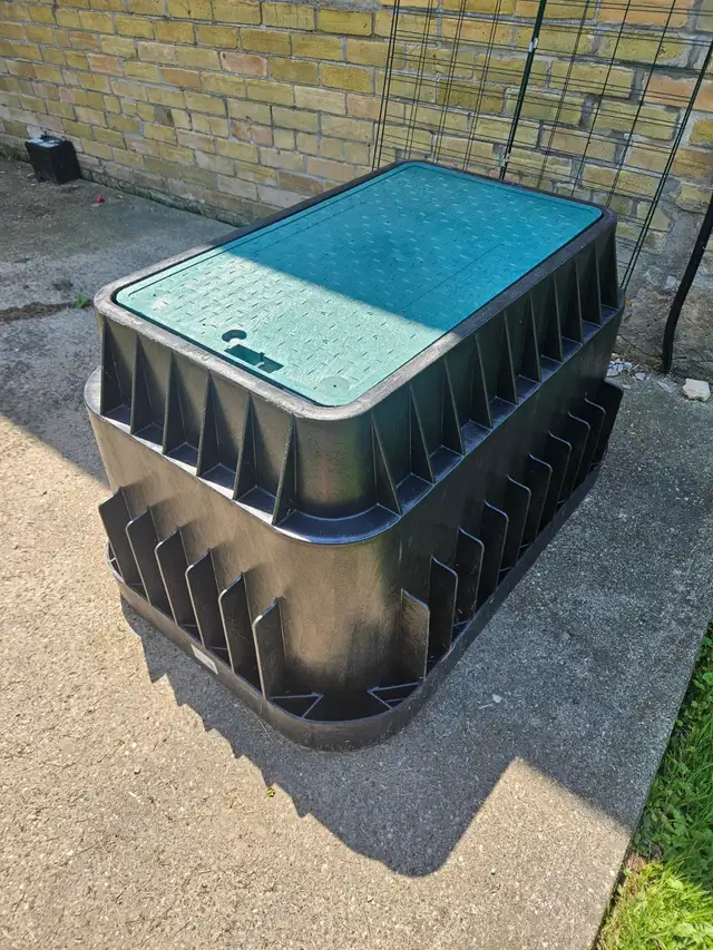 UNDERGROUND  UTILITY STRUCTURE COVER in Other Business & Industrial in London - Image 2