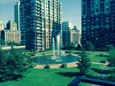 English Spacious condo, well located in Ville Marie, walking distance to shopping, universities, und...