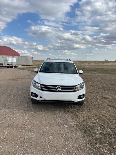 2012 Volkswagen Tiguan 2.0 TSI SUV is in great shape, paint is immaculate, no dents or dings, 95% hi...