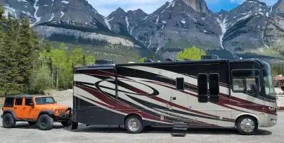 2011 Forest River Georgetown XL337DS V10 362HP 2slides including full wall slide Full body paint, al...