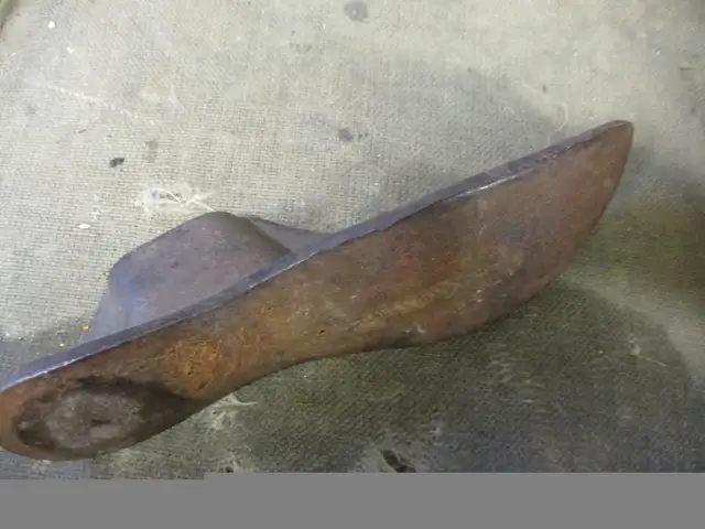 OLD VINTAGE CAST IRON COBBLERS SHOE FORM $5.00 REPAIR DECOR in Home Décor & Accents in Winnipeg - Image 3