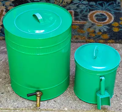 For sale is a snazzy, excellent condition QUALITY 5-Piece Emerald Green Enameled Galvanized Steel Li...