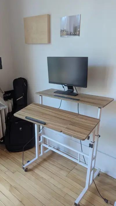 Adjustable desk / bureau ajustable, View more