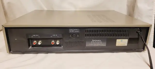 technics direct drive  RS-M45 Cassette Deck in Stereo Systems & Home Theatre in Mississauga / Peel Region - Image 9
