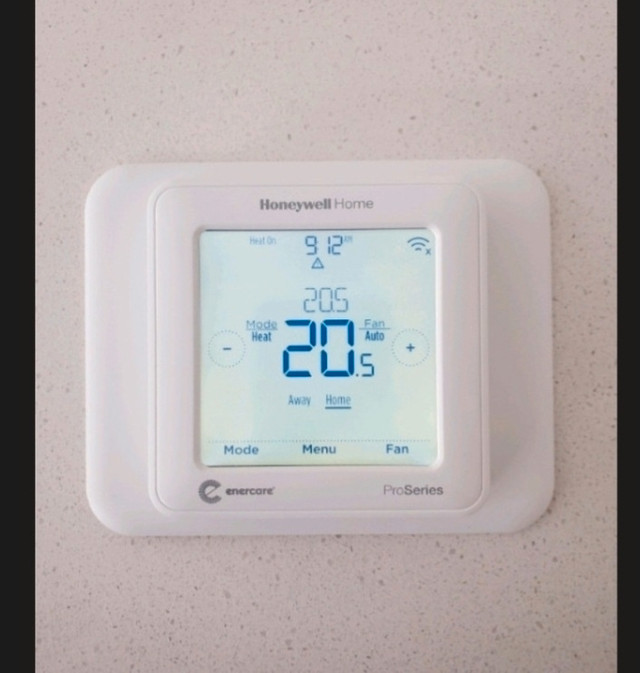 HONEYWELL PROGRAMMABLE SMART THERMOSTAT  in Heating, Cooling & Air in Markham / York Region