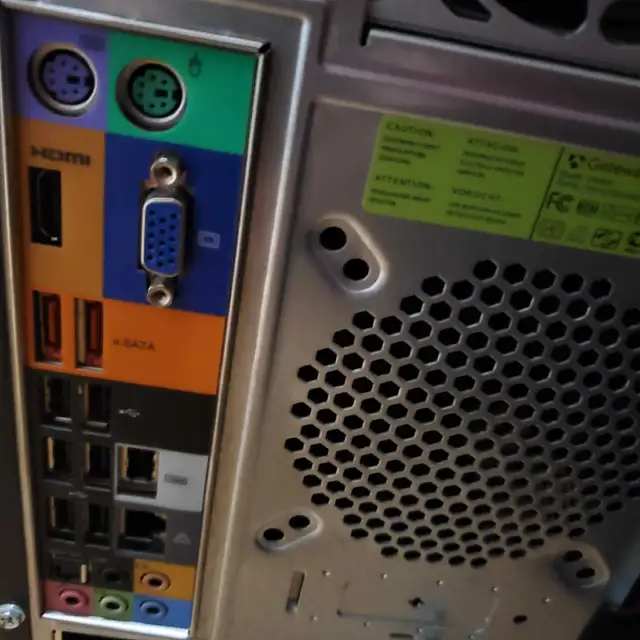 Gateway Desktop PC in Desktop Computers in Markham / York Region - Image 8