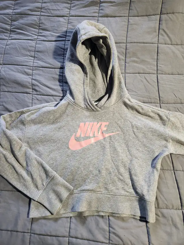 Hoodie Nike pour enfant grandeur medium in Kids & Youth in Laval / North Shore - Image 2
