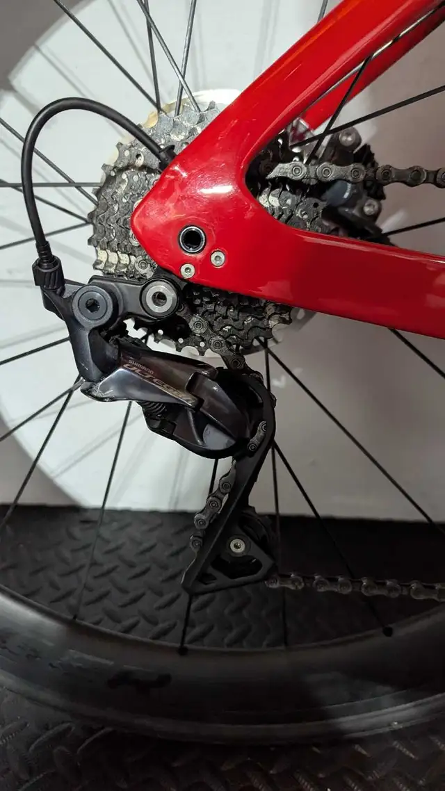 Trek Madone SL6 Sz 52 in Road in Kitchener / Waterloo - Image 4