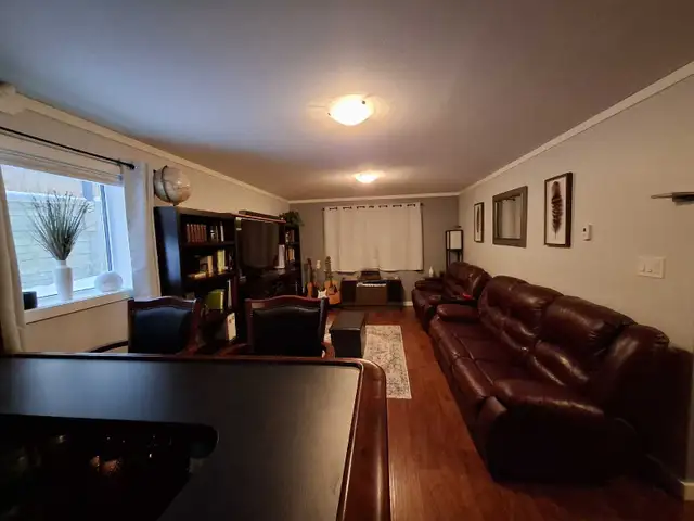 6 bedroom, 3 bathroom house for rent in Long Term Rentals in Whitehorse - Image 9