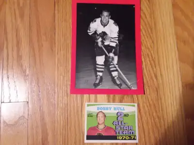 Selling 1 Bobby Hull pictue, signed on back in 1966, and 1970-1971 o-pee-chee hockey card in top con...