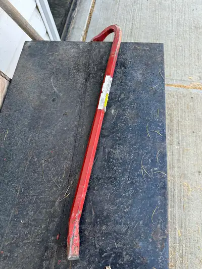 good wrecking bar slightly used.