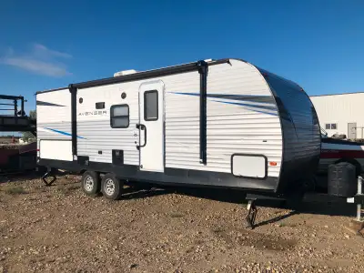AVENGER 24BHS TRAVEL TRAIL 2021 Avenger 24BHS - Looking for a family-friendly travel trailer under 2...