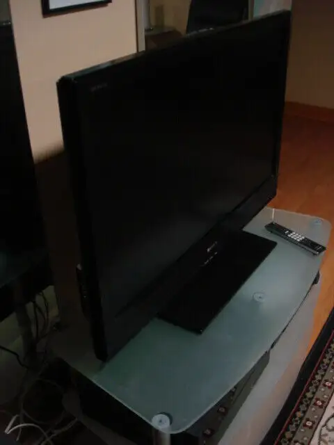 Sonny LCD 42" TV & remote in TVs in Ottawa - Image 4