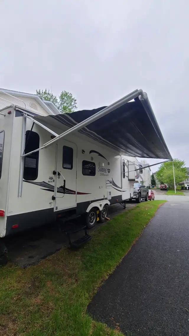 Roulotte à sellette 28 pieds Sabre (Palomino) 2012 + Camion RAM in RVs & Motorhomes in Sherbrooke - Image 5