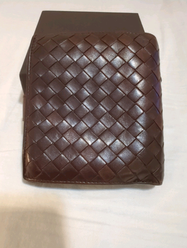 Bottega Veneta brown leather wallet in Women's - Bags & Wallets in City of Toronto - Image 3
