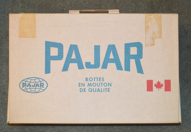 Boxed Pajar Sheep Skin Boots and Beret Bottes en peau de mouton dans Femmes - Chaussures  à Ville de Montréal - Image 3