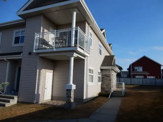 BEAUTIFUL 2 BEDROOMS, 2 FULL BATH ROOMS TOWNHOUSE