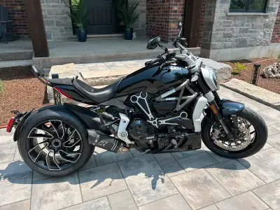 This bike is like new, only 1488km. 1262cc. 3 selectable riding modes: sport, touring and urban. Duc...