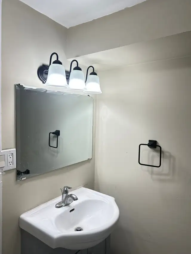Girls ONLY - Furnished Room for Rent in Malton in Room Rentals & Roommates in Mississauga / Peel Region - Image 4