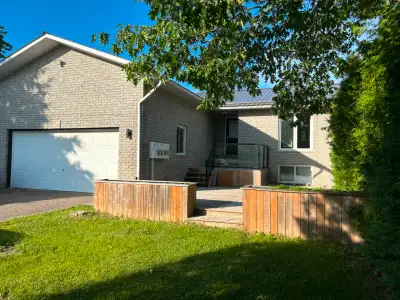 Beautiful newly renovated unit located 10 minutes from Garrison Petawawa. This 3 bedroom 1.5 bathroo...