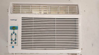 **LIKE NEW**10000BTU KOOLKING WINDOW A/C UNIT