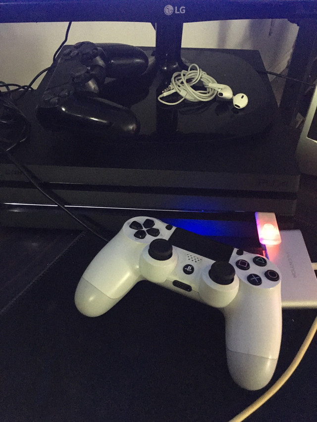 Modded Ps4 Pro 1TB with 27 Games 9.00 Firmware | Sony Playstation 4 | Ottawa |