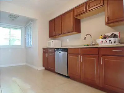 5 Min Walk to MOHAWK College – Rooms for Rent