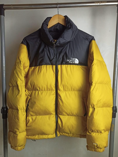 The Northface Retro 1996 Puffer Coat Jacket Nuptse Mens Size Medium Fits big, can fit large size too...