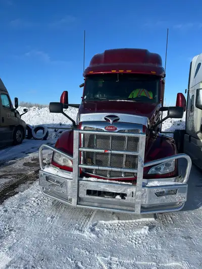 For Sale: 2022 Peterbilt 579 – Aerodynamic, Reliable & Road-Ready! Drive in style and performance wi...