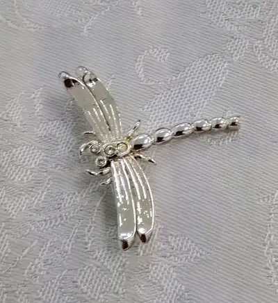 New Dragonfly Pin Brooch Silver tone plating with 2 clear crystal eyes and 2 clear crystals on the b...