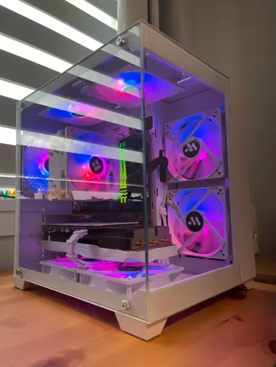 Selling my custom all-white gaming PC – powerful, stylish, and housed in a unique fishtank-style cas...