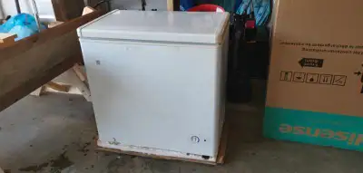 In an excellent condition. Big Freezer for a family use. Just sell it coz we bought a bigger one. 85...
