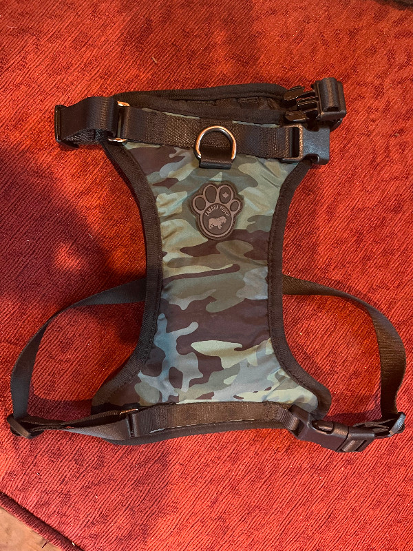 Dog harness size medium in Accessories in Whitehorse
