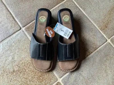 Genuine Leather Upper Open Toe Sandals - New - Size 5, View more
