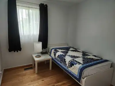 Private room on 2nd floor of a renovated townhouse in Tanglewood near Algonquin College. Available i...