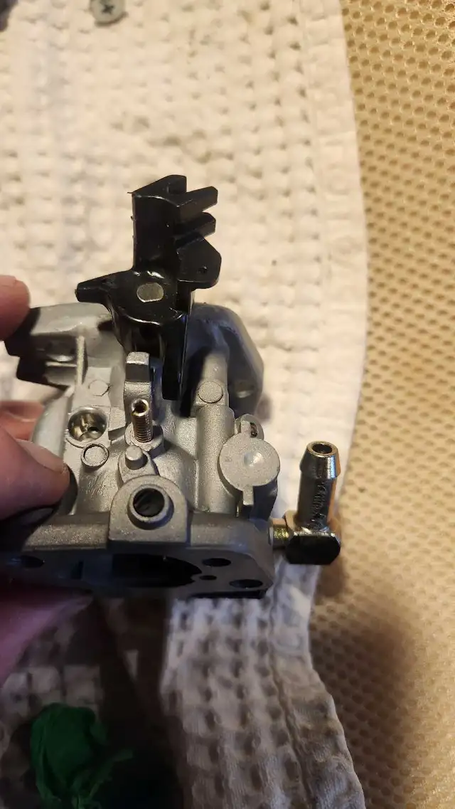 Lawn mower and Snowblower carburetor cleaning in Snowblowers in Bedford - Image 3
