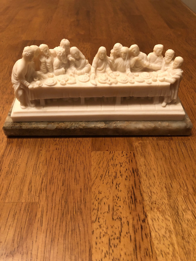 Genuine Alabaster sculpture of The Last Supper dans Art et objets de collection  à Ville d’Edmonton