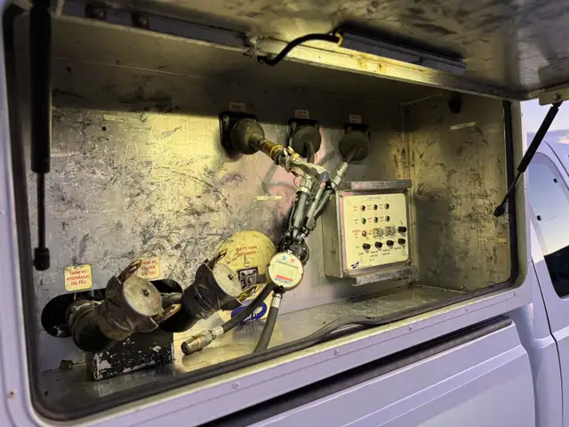 Service Canopy with Insulated Lube Package in Other in Red Deer - Image 3