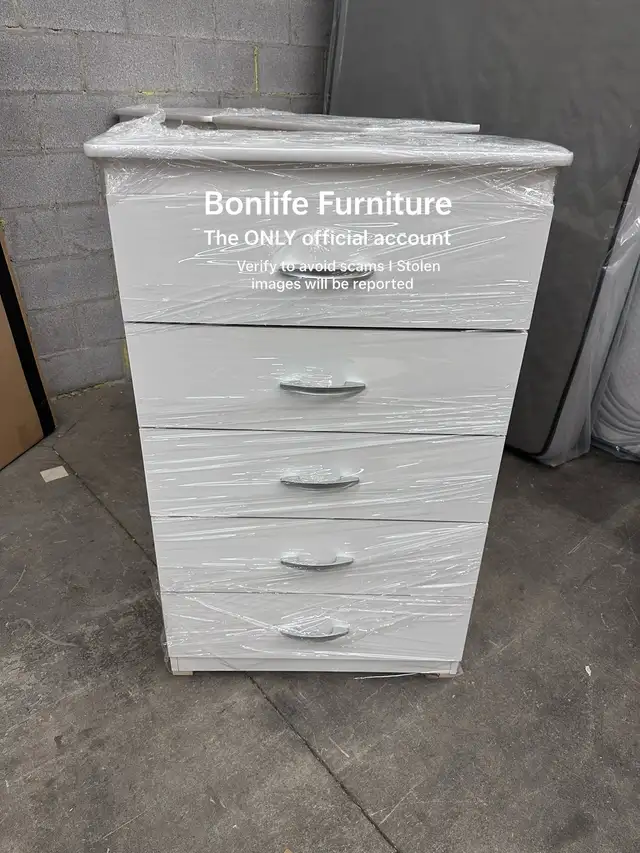 5 drawer chest on sale  in Dressers & Wardrobes in Markham / York Region - Image 3